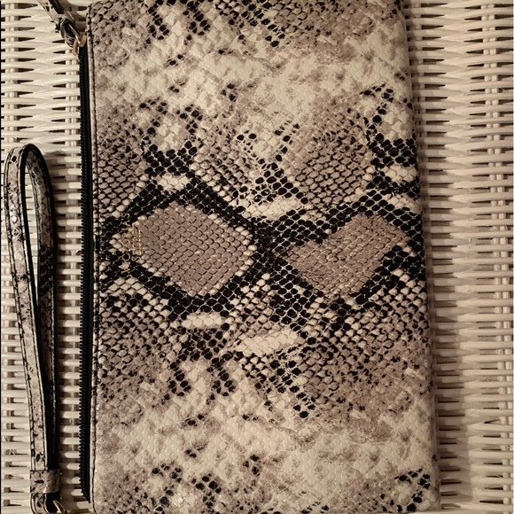 Victorias Secret Faux Snakeskin Wristlet - Picture 1 of 4